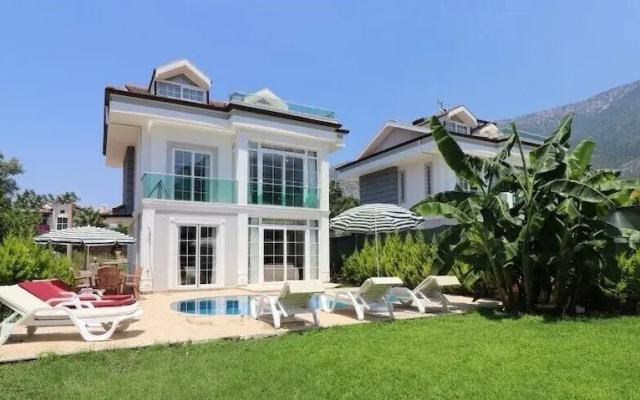 Villa AKD1  by JoyLettings