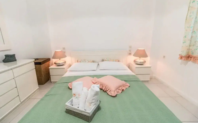 Agios Ioannis Luxurious Beachfront Apt