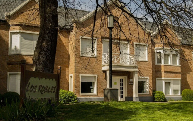 Los Robles Apart Hotel