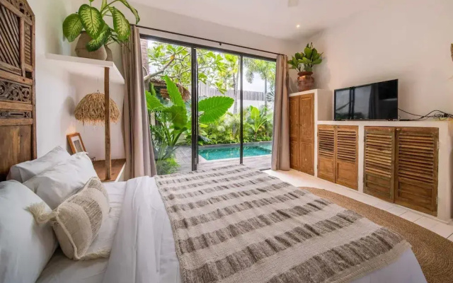 Tropical Design, Private Villa, 3 BR, Umalas