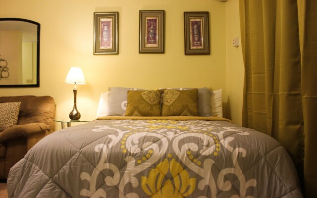 Апартаменты Sunset Strip Acadia Guest Apartment комната для гостей