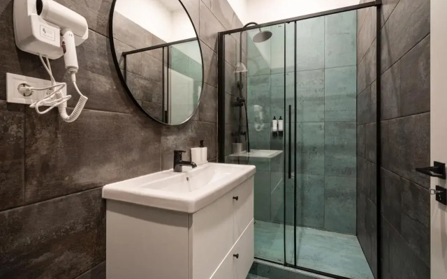 R38 - Artists luxury home