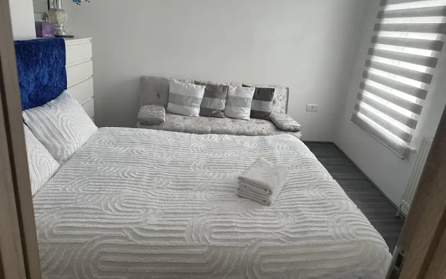 House - Sleeps 6 - Garden - Seaside - Pet Friendly