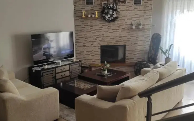 D & J Luxury House