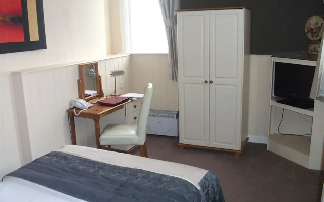 The New Staincliffe Hotel
