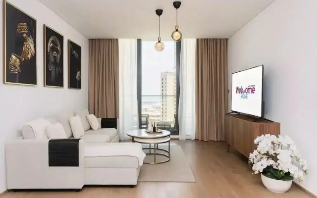 New apt in Dubai Marina with balcony