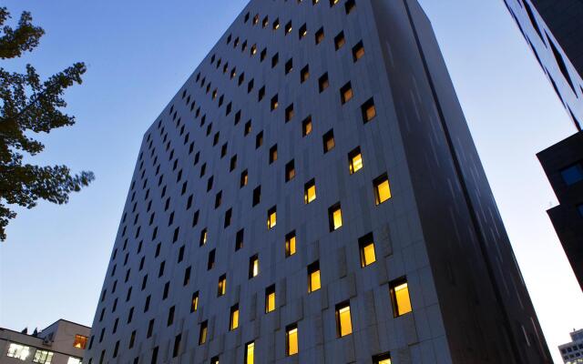 Отель Sotetsu Hotels The Splaisir Seoul Myeong-Dong вид на фасад