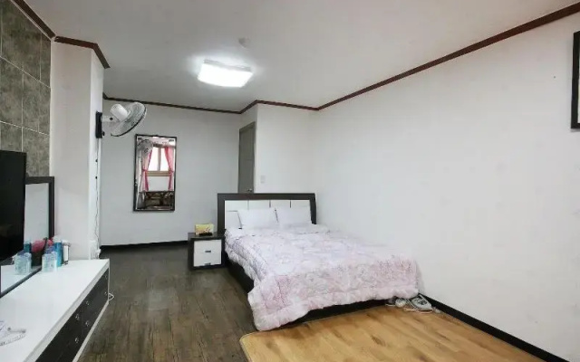 Jeju Yeongsung Motel
