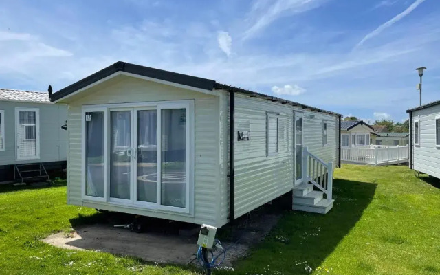 J2 Static Caravan at Fairway Holiday Park