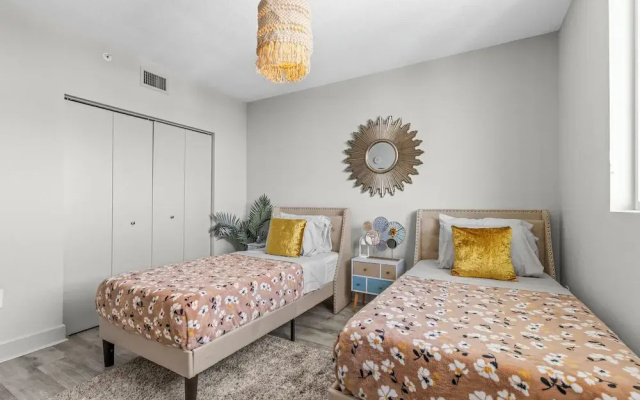 2Br2Ba Next To Jackson Memorial Hospital