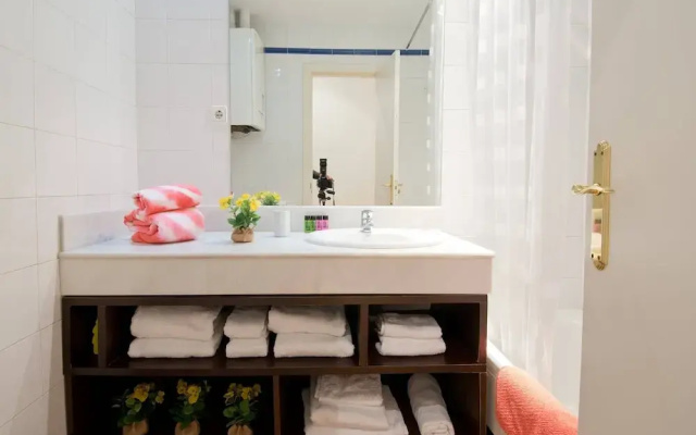 Charming Apartment In The Heart Of Madrid