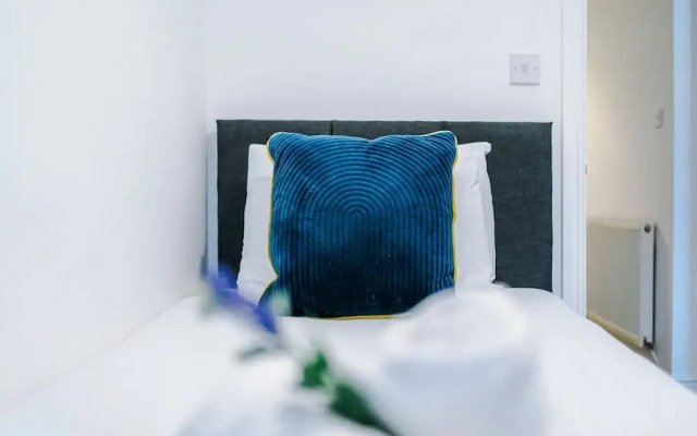 Modern Apartment Ideal for Business Sleeps 3