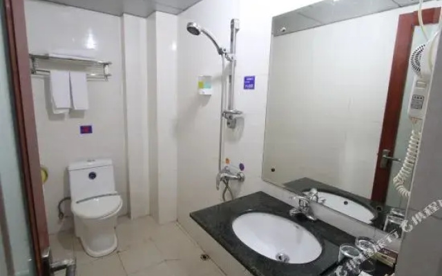 Hengda Hotel (Maoming Shuidong Huijing Plaza)