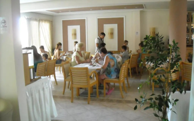 Iris Hotel
