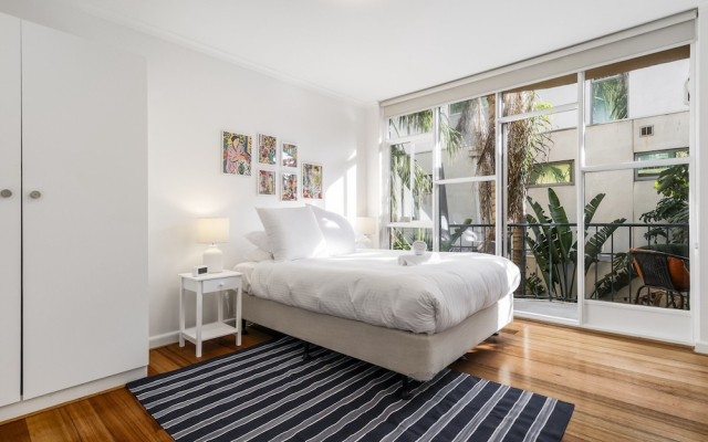 Seaside 1-bed Stay Near Cafes & Attractions