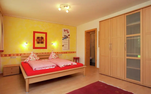 Cozy Couple or Group Chalet in Fgenberg Near Ski Slopes