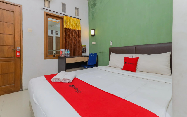 RedDoorz near Juanda International Airport 2