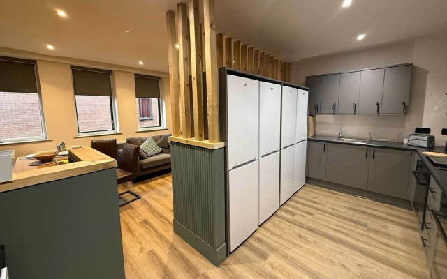 Student Only Non Ensuite Room Ivy Halls