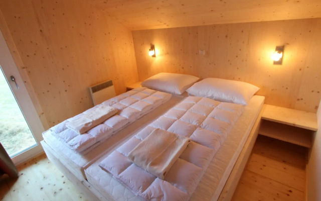 Lavish Wooded Chalet with Sauna & bubble bath in Hohentauern