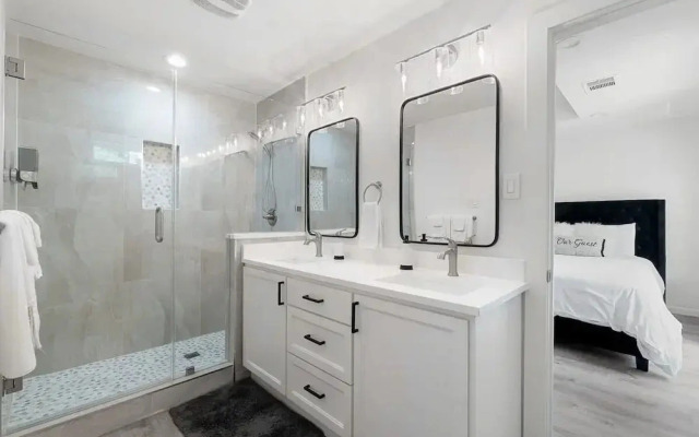 Urban Retreat With Pool Near Downtown Dallas