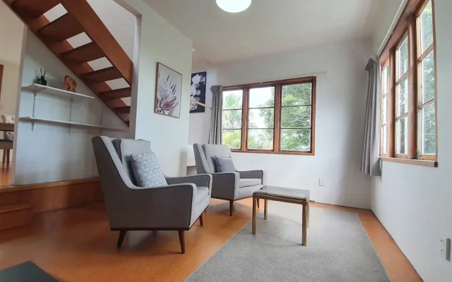 Bright And Modern Oasis In Kingsland