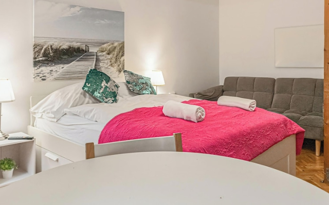 Affordable 1BR Flat for 5 Near Belvedere