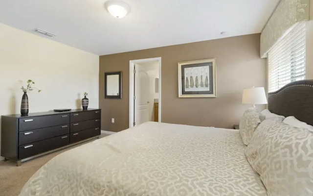 Paradise Palms 8869