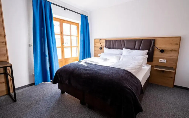 SL Hotel