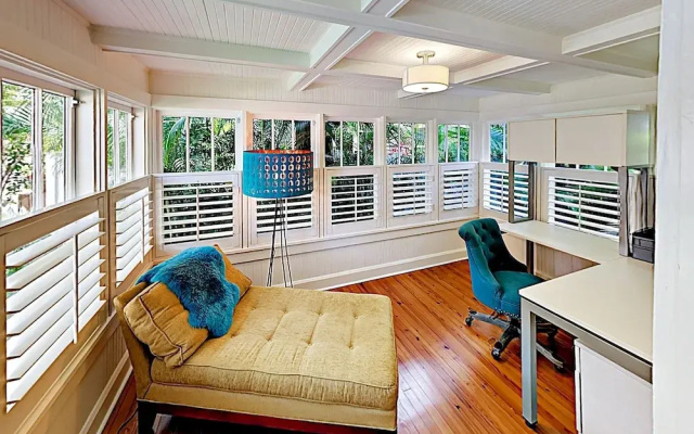 445 Saint Petersburg - 3 Br Home