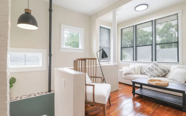 Aerie Loft: Cozy 1-bedroom Retreat in Biloxi, Perfect for Couples!