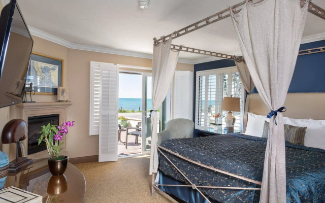 Blue Dolphin Inn