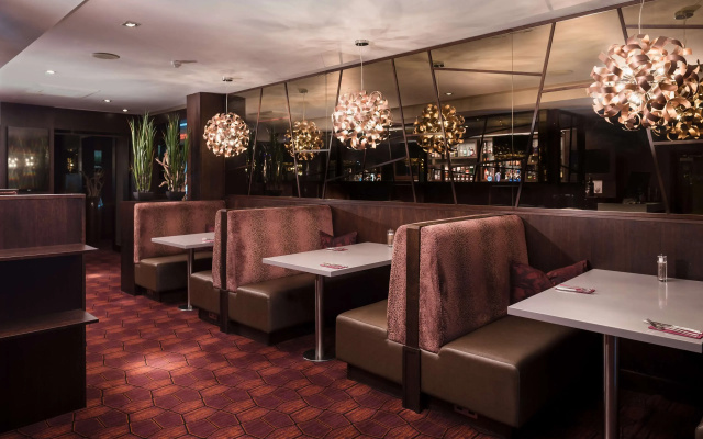 Carlton Hotel
