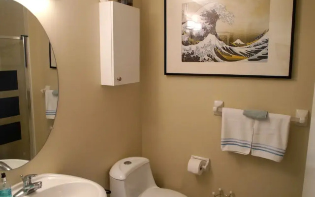 Gorgeous 1BR Condo at Eaton Centre