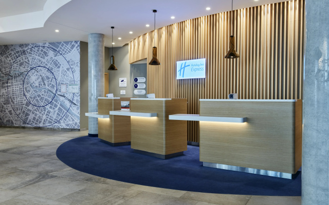 Holiday Inn Express Berlin - Alexanderplatz by IHG