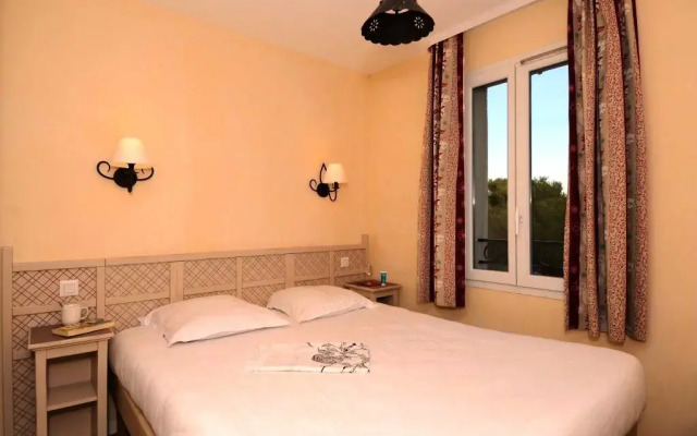 Pierre & Vacances Hotel Du Golf De Pont Royal En Provence