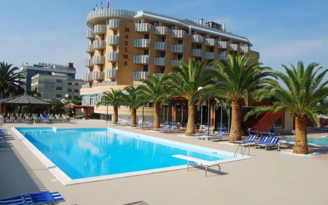 Hotel Maxims