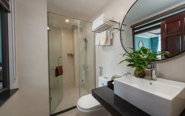 Madelise Adora Hotel