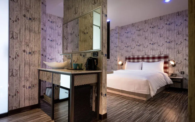 CHECK inn Taichung Ziyou