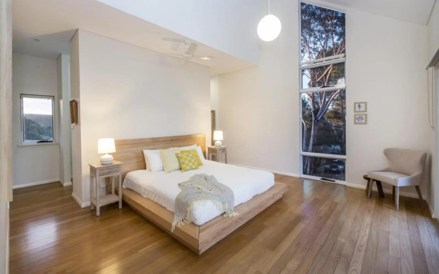 EeBee House