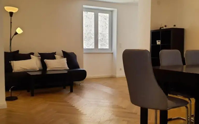 Top Apartment