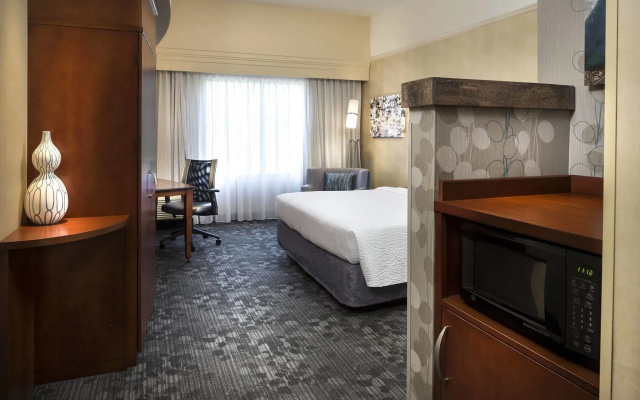 Courtyard by Marriott Kansas City Shawnee