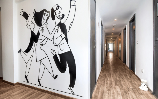 Townhouse Ecity Inn