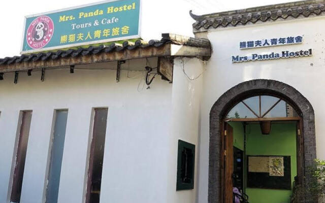 Chengdu Mrs Panda Hostel вид на фасад