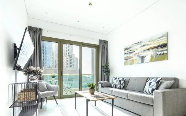 Minutes From JBR Beach! Beautiful 1BR in Marina!