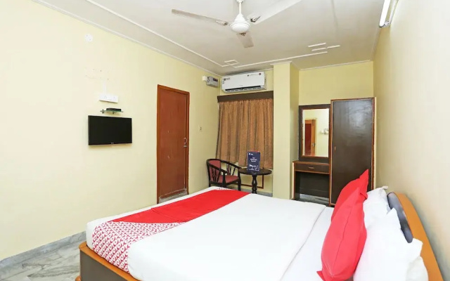 OYO 11651 BKR Guest House