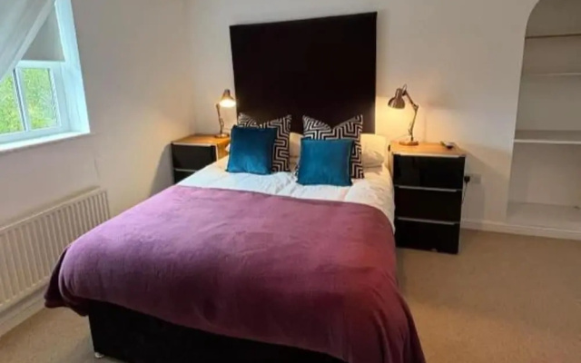 2 Bed-sleeps 3-parking-town Centre