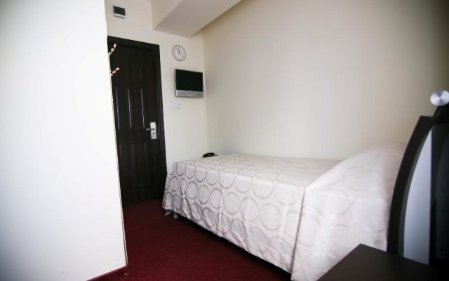 Lina Hotel in Bucharest, Romania from 72$, photos, reviews - zenhotels.com guestroom