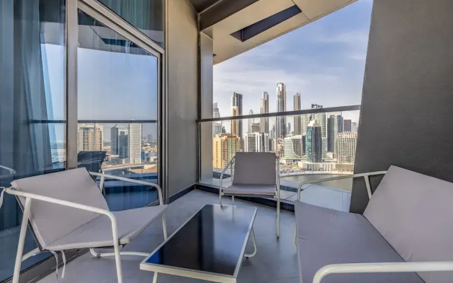 Waves - Top Waterfront 2BR Apartment in Business Bay