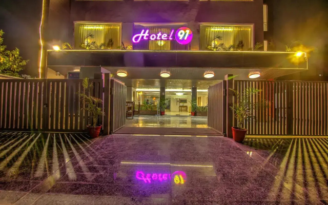 Hotel 91 Huda City Centre