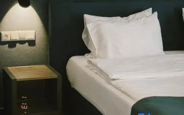 Standard room · West Inn Georgia Hotel — photo 1